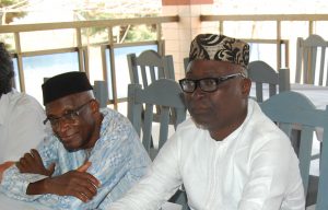 Photo couleur : Alfred Kounde et Henri Vignonde, de face, côté à côte