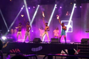 4 danseurs torse nu sur la scène de TMA Festival